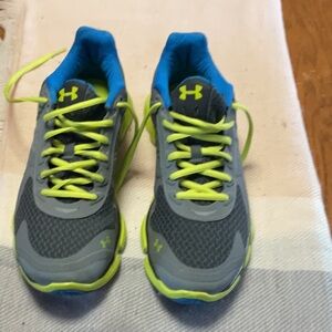 Men’s size 9 Under Armour athletic shoes lightly used